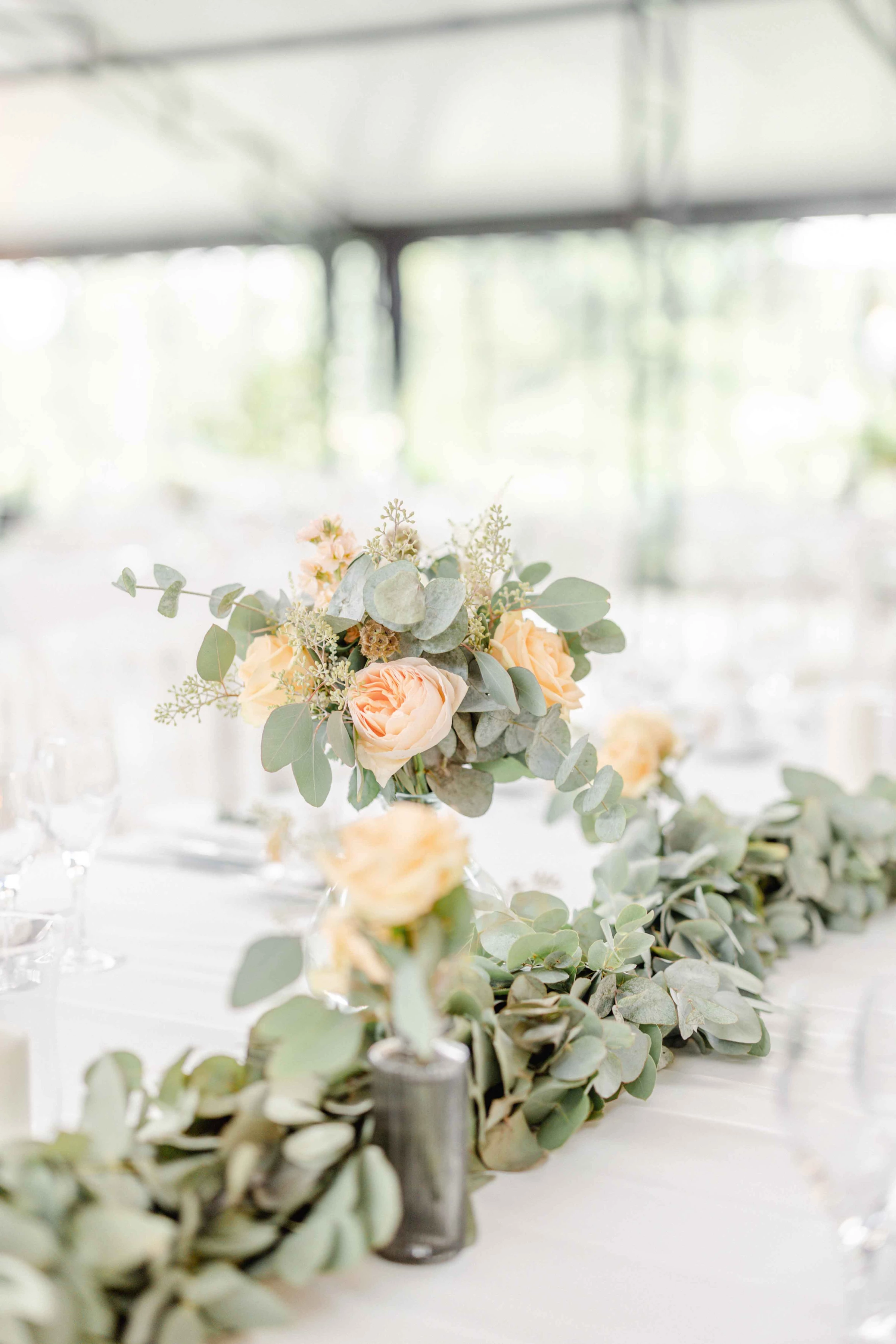 composition florale rosiers de jardin rose gris fleurs